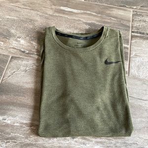 Men’s Nike army green dry fit mesh style tee